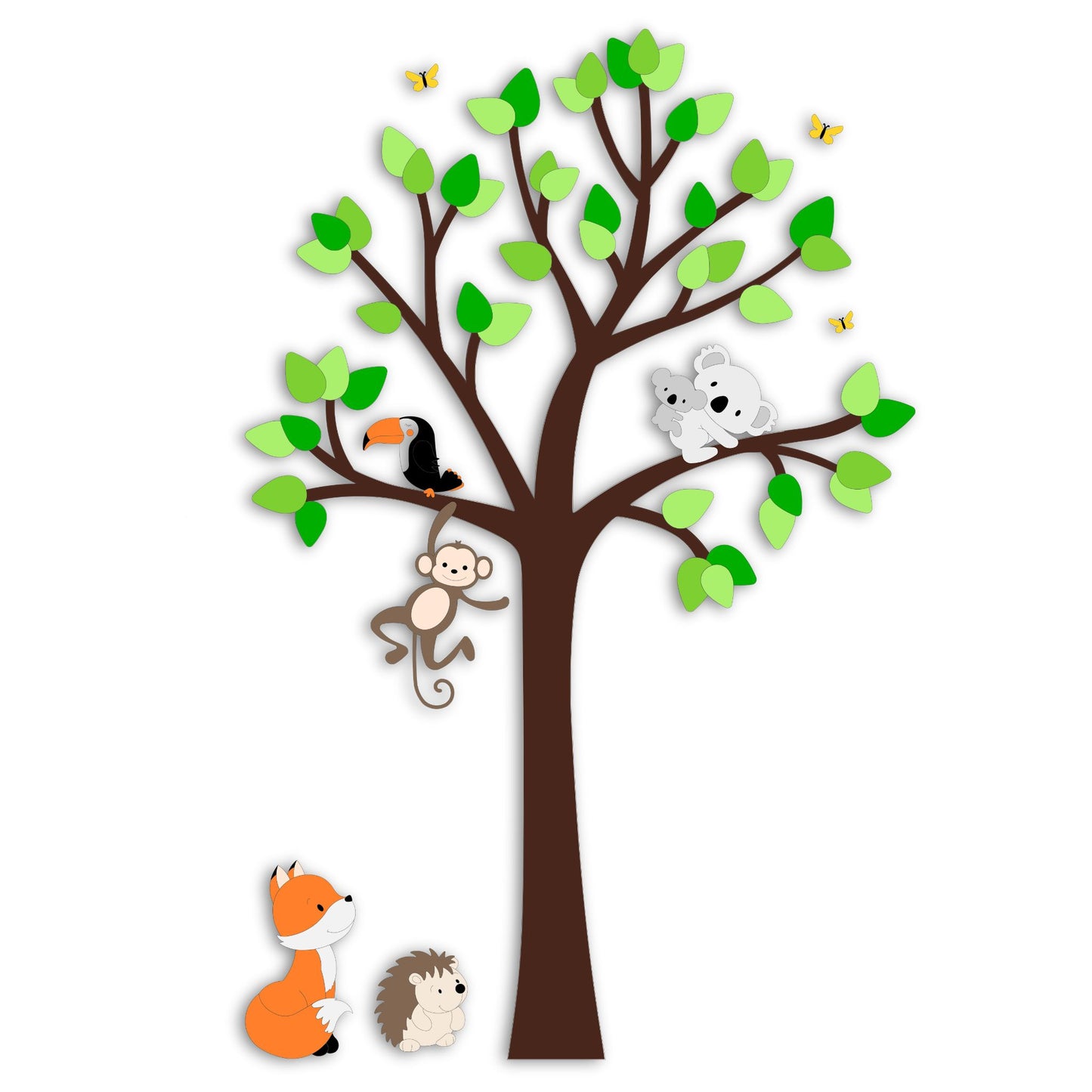 Houten wanddecoratie babykamer grote boom met groene bladeren en koala en toekan op de takken. Vosje en egeltje onder aan de boom