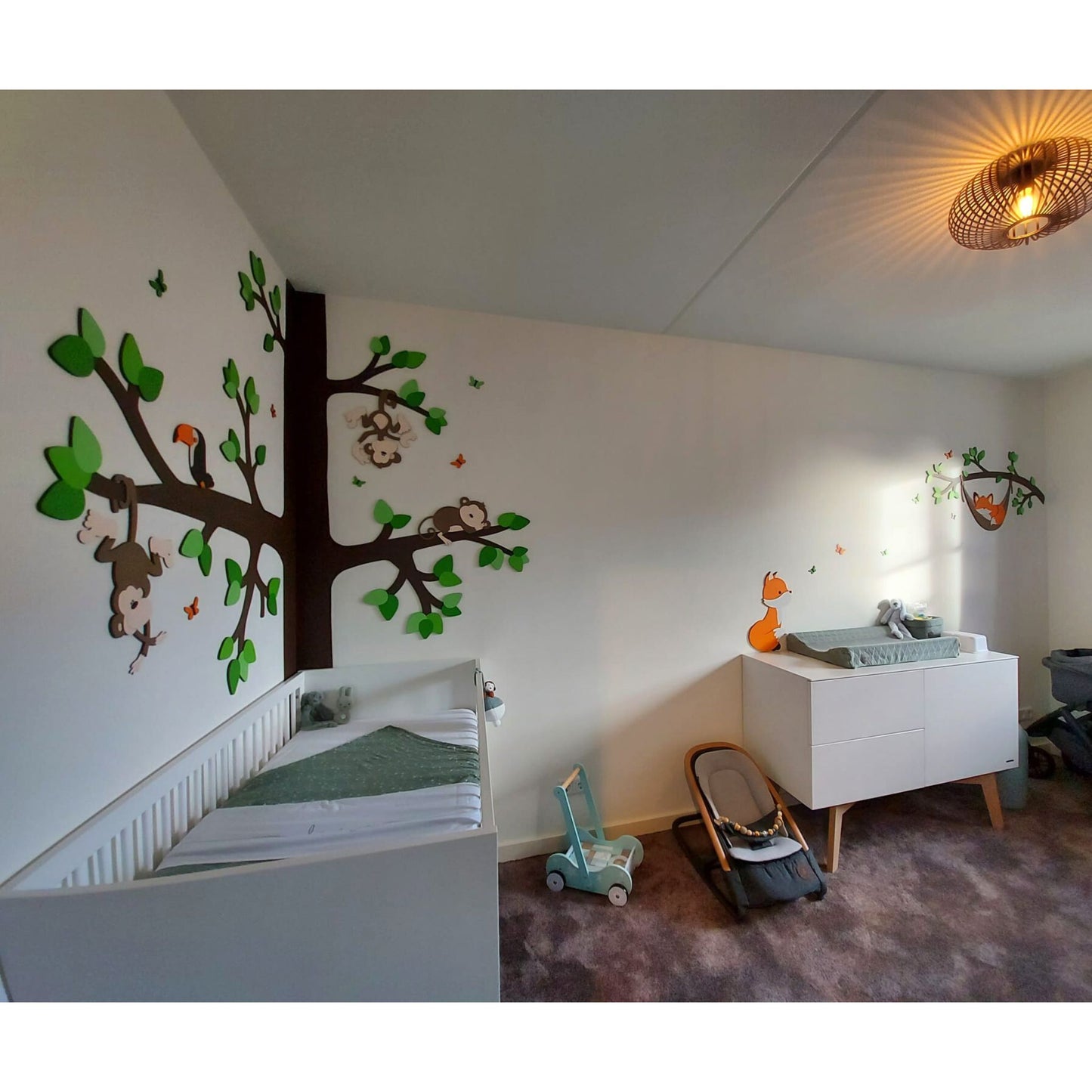 Muurdecoraties-babykamer-boom-aapjes