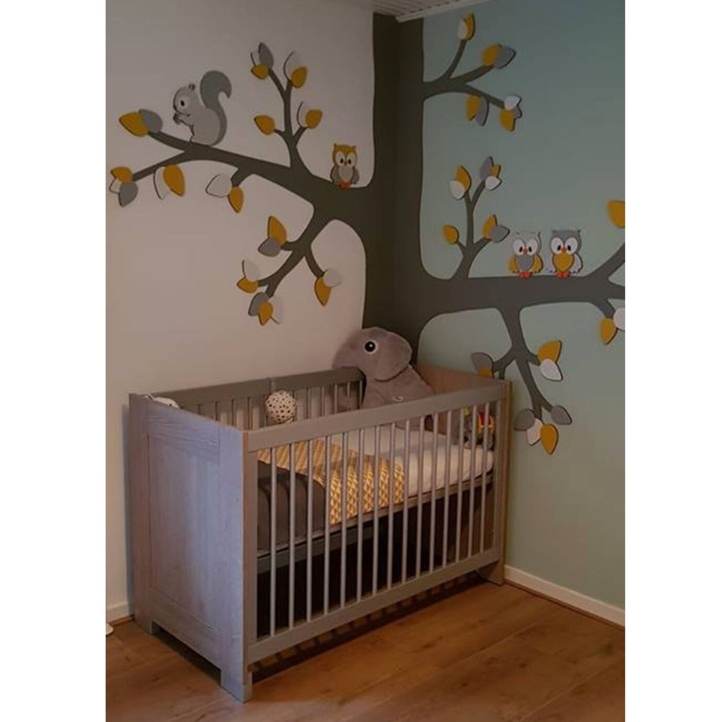 Muurdecoraties-babykamer-boom-uiltjes-grijs