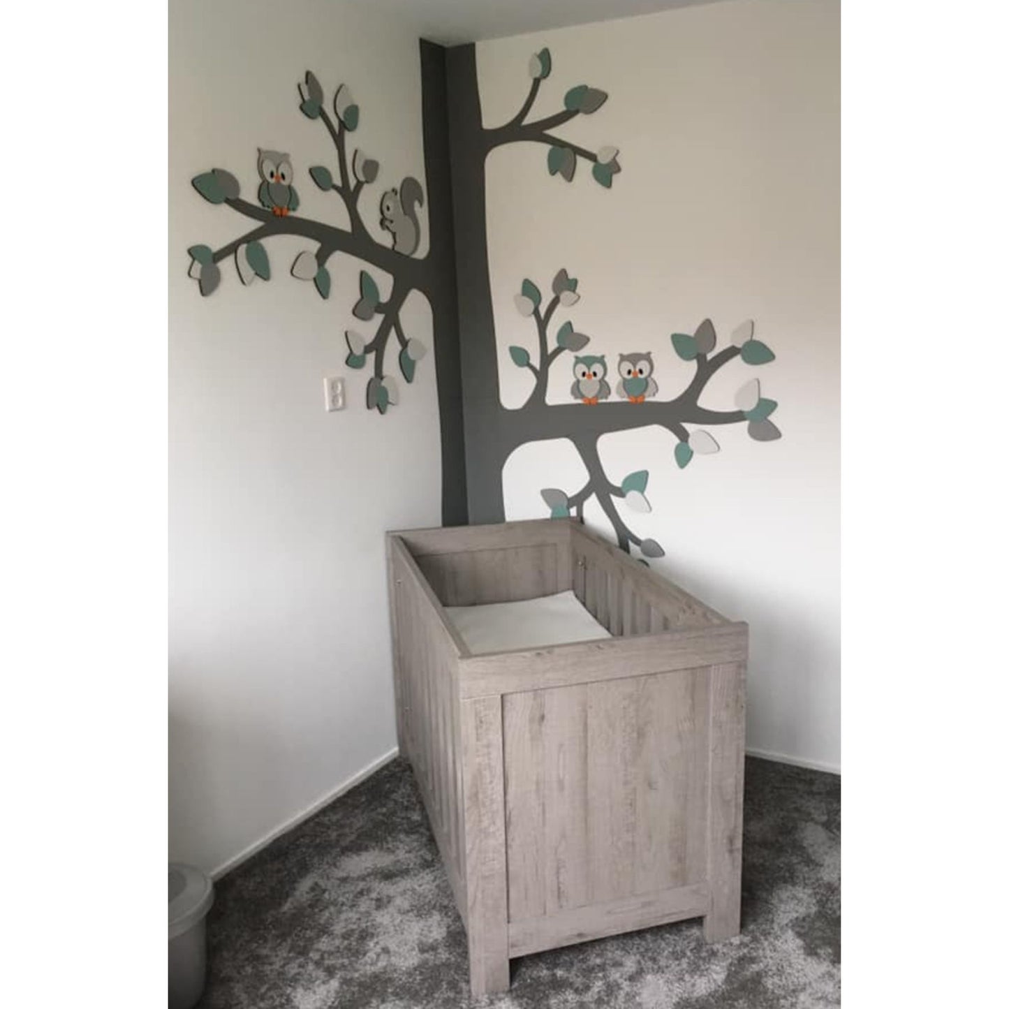 Muurdecoraties-babykamer-boom-uiltjes-grijs