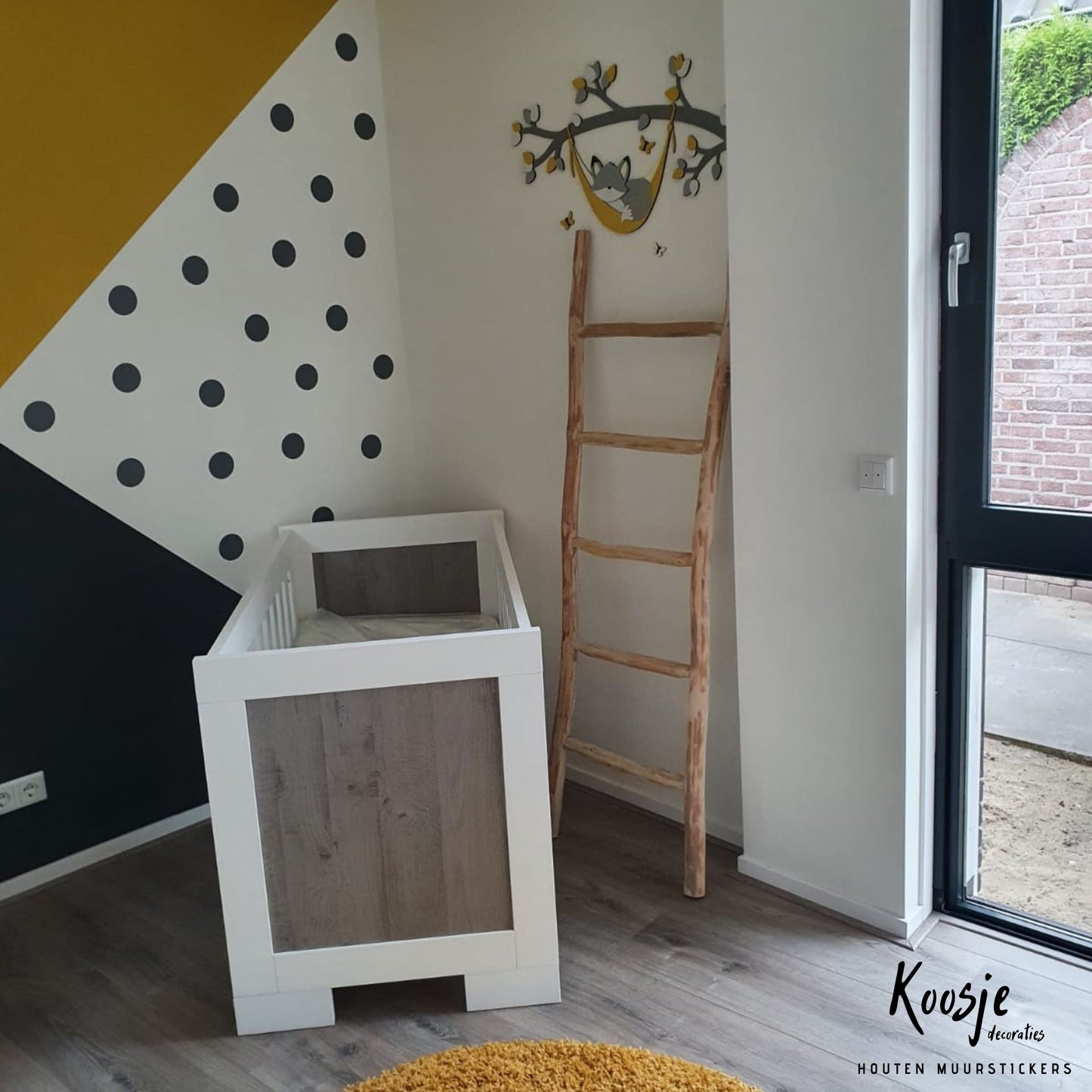 Analyzing image Muurstickers-babykamer-hout-vosje-hangmat