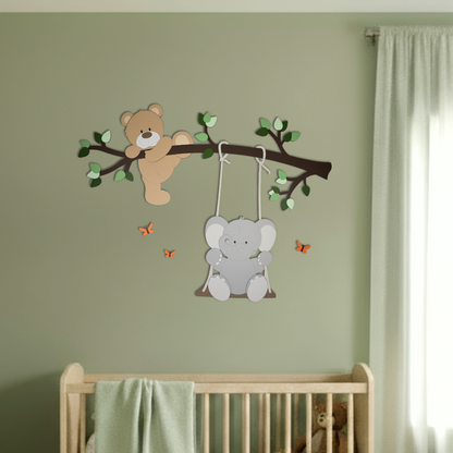 muurdecoratie babykamer met tak, klauterend beertje en schommelend olifantje