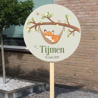 Geboortebord tuin - tak met vosje in hangmat - kleur te kiezen (Ø60cm)