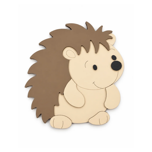 Houten muursticker voor de babykamer van schattig egeltje. Geschikt voor bosthema kinderkamer.