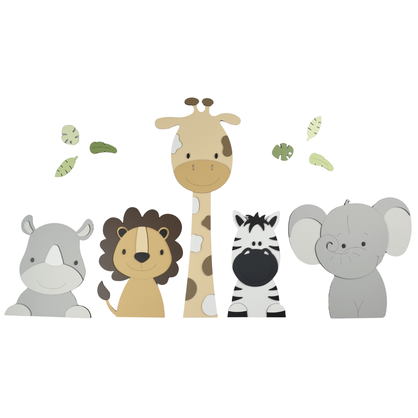 Houten wanddecoratie voor de babykamer in safaristijl – muurstickers met giraf, leeuw en olifant in zachte beige kleuren.