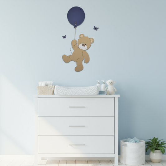 Houten muurstickers babykamer beige beertje hangend aan ballon