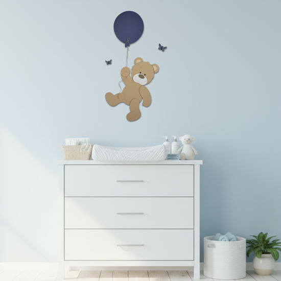 Houten muurstickers babykamer beige beertje hangend aan ballon