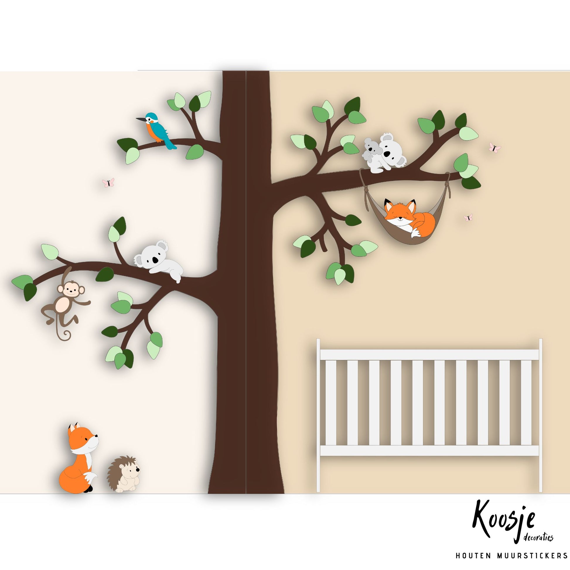 Houten muurdecoratie babykamer: grote boom in hoek met slapend vosje in hangmat.