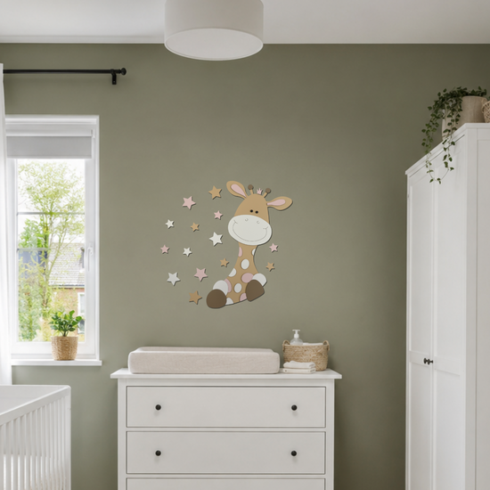 Muurdecoratie voor babykamer, vrolijke giraf met sterren.