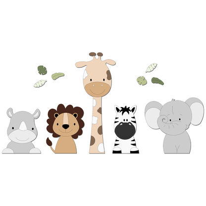 wanddecoratie voor de babykamer in safaristijl – muurstickers met giraf, leeuw en olifant in zachte beige kleuren.