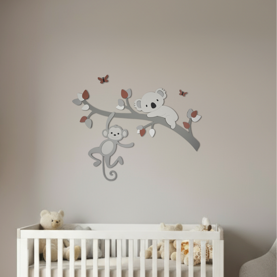 Houten muurstickers voor babykamer; tak met gekleurde bladeren, koala en aapje.