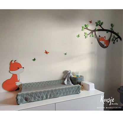 Houten-muurdecoratie-kinderkamer-tak-vosje-hangmat