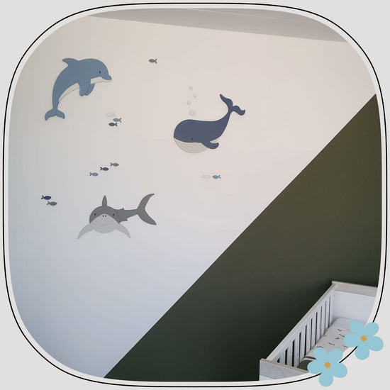 Wanddecoratie kinderkamer zeedieren onderwaterwereld met blauwe dolfijn en walvis en haai. 