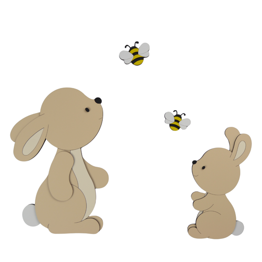 Houten muurstickers voor babykamer; schattig moeder konijn met baby, kijkend naar bijtjes.