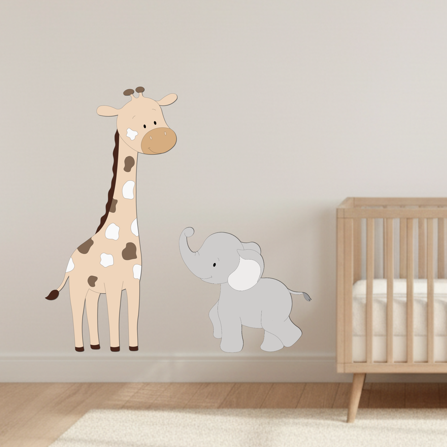Houten muurdecoratie van grote giraf met grijze, lopende olifant. Passend op kinderkamer in jungle of safari thema.