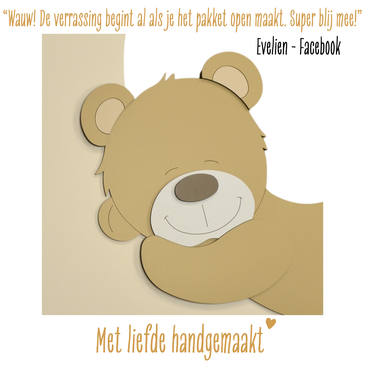 Detail en positieve review houten muurdecoratie voor de babykamer van Koosje decoraties. Slapend beertje op een maan voor een gezellige kinderkamer.