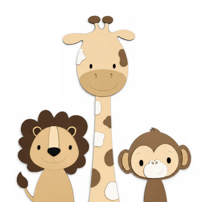 Houten muurdecoratie voor kinderkamer in junglethema, leeuw giraf en olifant in natuurlijke kleuren. geschikt voor een babykamer met safarithema