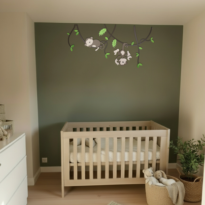 Houten muurdecoratie voor kinderkamer, aapjes aan lianen met groene bladeren