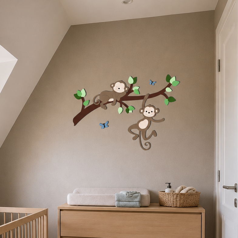 muurdecoratie voor de babykamer, tak met groene bladeren en 2 aapjes, geschikt voor jungle of safari thema.