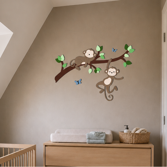 muurdecoratie voor de babykamer, tak met groene bladeren en 2 aapjes, geschikt voor jungle of safari thema.