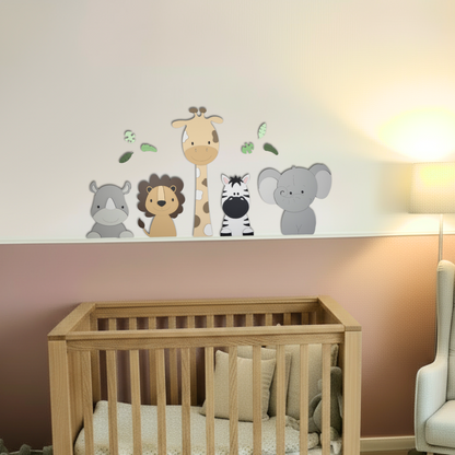 decoratie voor kinderkamer in junglethema, leeuw giraf en olifant in natuurlijke kleuren.