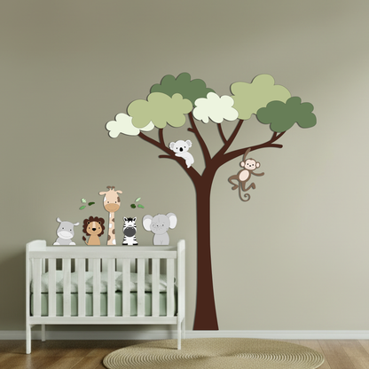 Inspiratie voor aankleding jungle kamer, grote boom met koala en aap in groen.