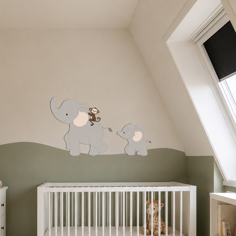 muurstickers voor jungle of safari babykamer thema. Grote grijze olifant met vrolijk aapje op de rug, gevolgd door een baby olifantje.