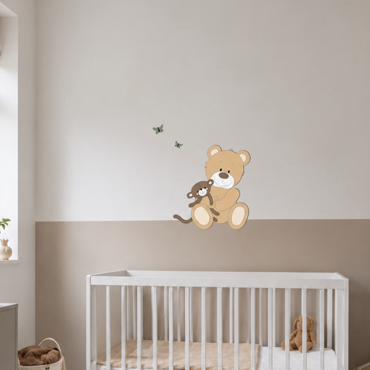 Kinderkamer in taupe tinten met muurdecoratie van schattig beertje met knuffeltje.
