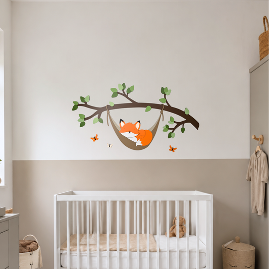 Houten muursticker - Tak met vosje in hangmat - naturel (vlinders optioneel) (100x60cm)
