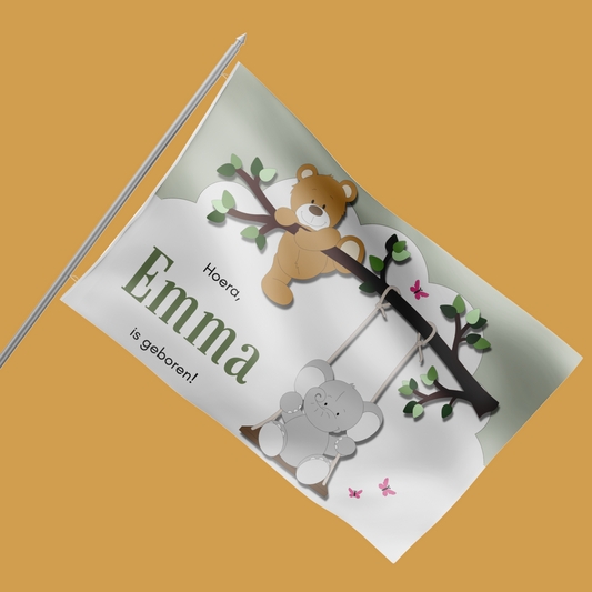 Geboortevlag geboortebord buiten, groene achtergrond tak met groene bladeren met schommelend olifantje en klauterend beige beer