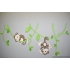 Muursticker aapjes aan lianen - bladeren in groentinten (130x59cm)