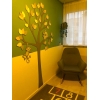 Houten muursticker - Vrijstaande boom met dieren (135x200cm) - grijs met te kiezen kleur-dieren optioneel
