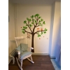 Houten muursticker - Vrijstaande boom met dieren - groene blaadjes (135x200cm) - diertjes optioneel