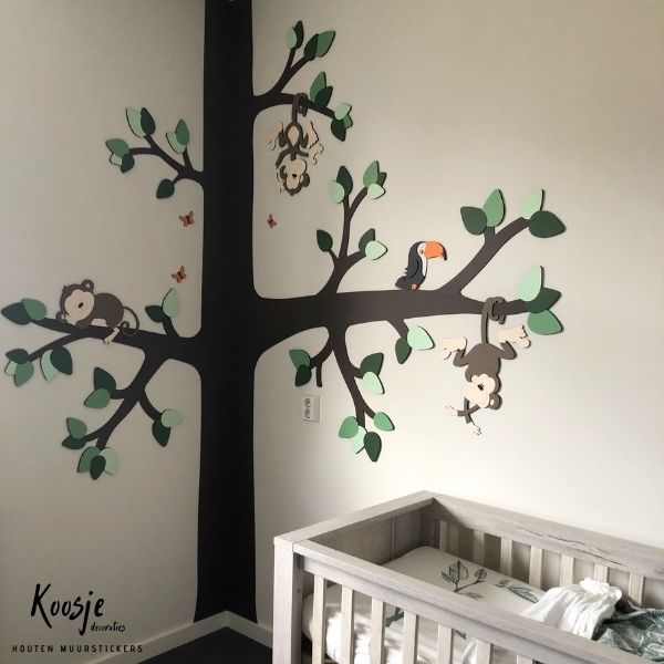 Houten-muurdecoratie-babykamer-aapjes